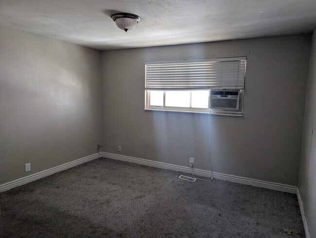 Foto del edificio - 8475 S 1575 E