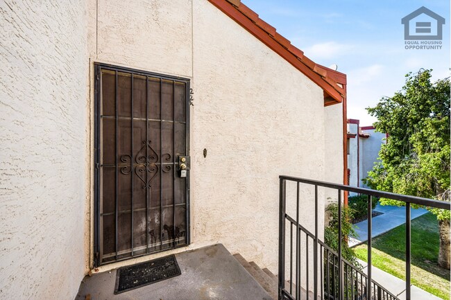 Building Photo - 2Bed/2Bath Second Floor Apartment at McDowell/44th St! Ready For Immediate Move-In! -- SECOND CHA...