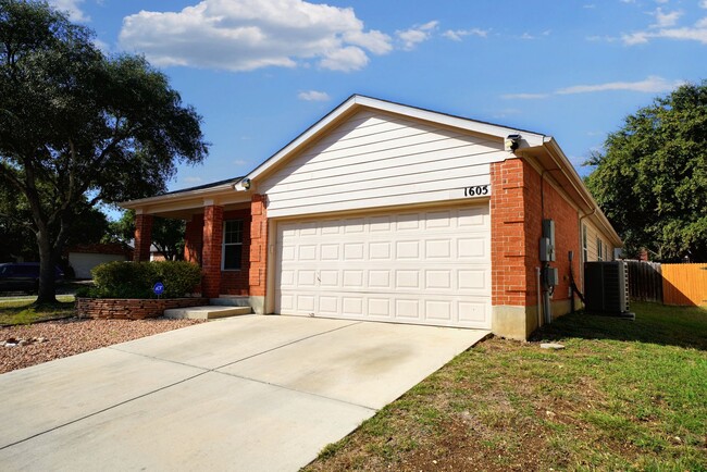 Foto del edificio - Corner-Lot Beauty in Wynnbrook Subdivision...