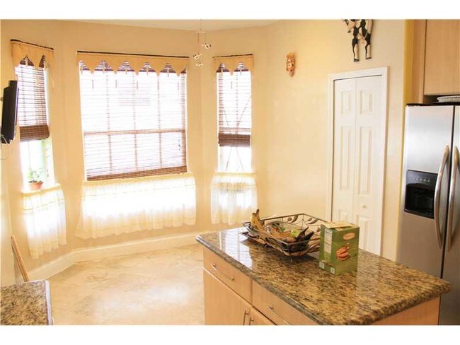 Foto del edificio - 2278 NE 122nd St