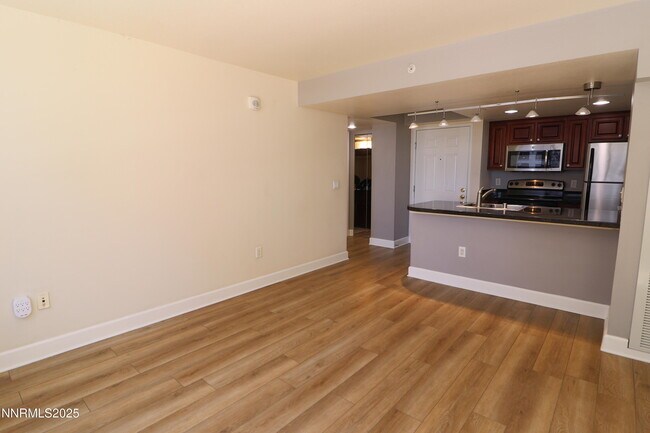 Foto del edificio - 450 N Arlington Ave