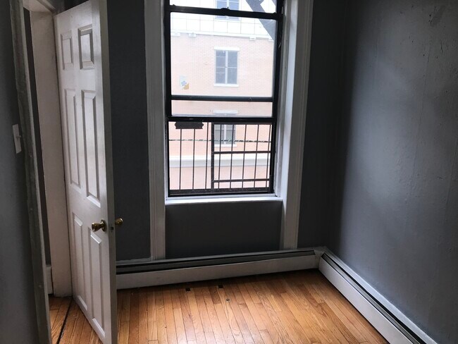 Foto del edificio - 16 Westervelt Pl
