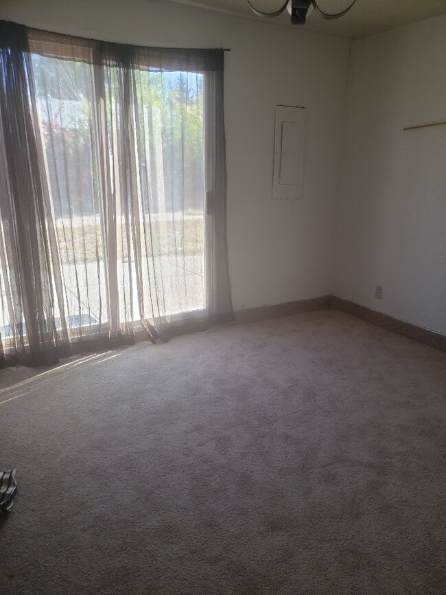 Building Photo - 216 Seymour Ave