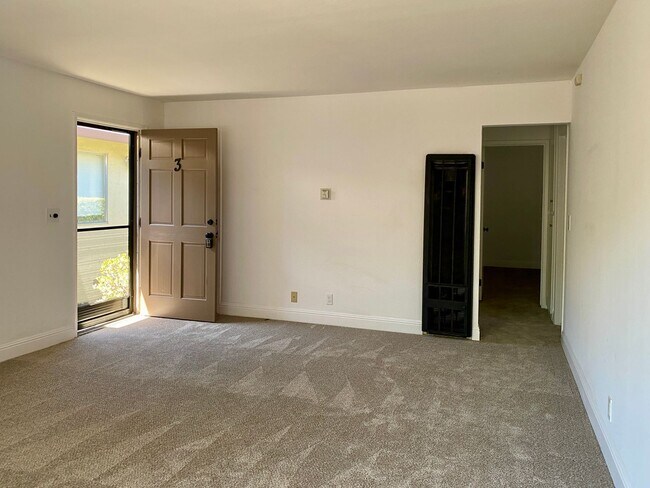 Building Photo - 4444 Hamilton Ave