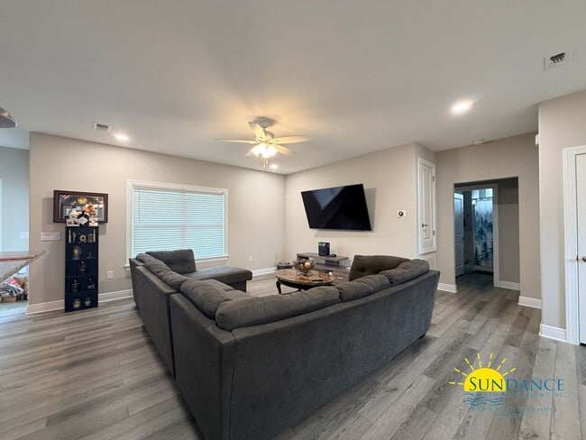 Building Photo - Modern 3-Bedroom Home in Gulf Breeze – Must See!