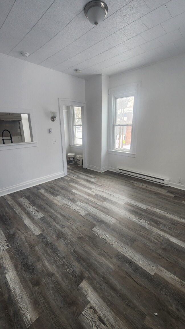 Building Photo - 32 E 2nd St