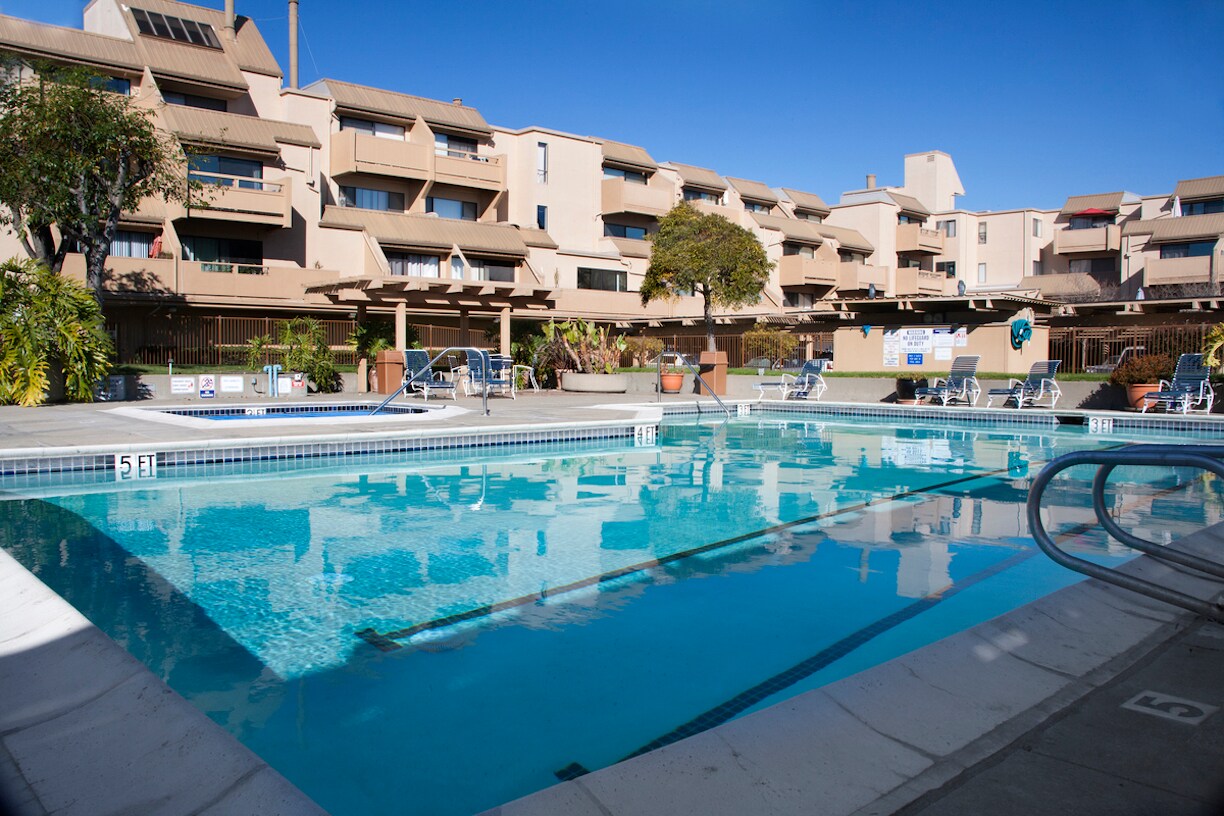 5 Embarcadero W Unit 324, Oakland, CA 94607 Condo for Rent in Oakland