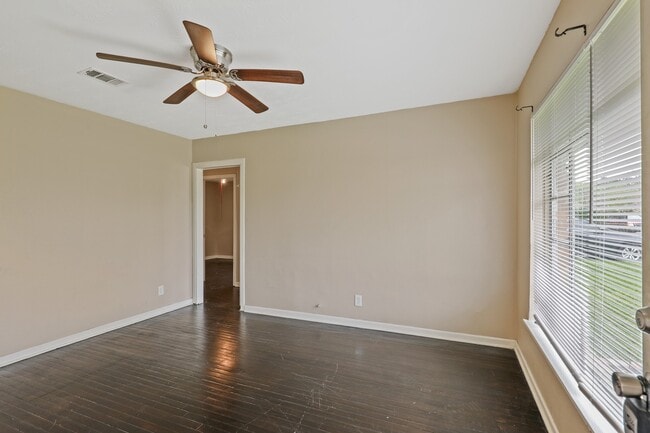 Building Photo - 9315 Laura Koppe Rd