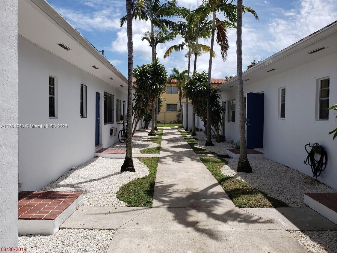 Primary Photo - 600 SW 10th St