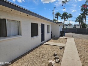 Building Photo - 1307 E Vista Ave