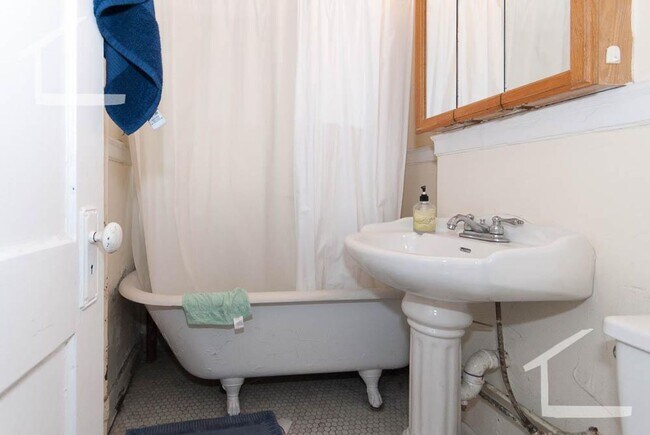 Foto del edificio - Allston 1.5 Bedroom Apartment available 9/24