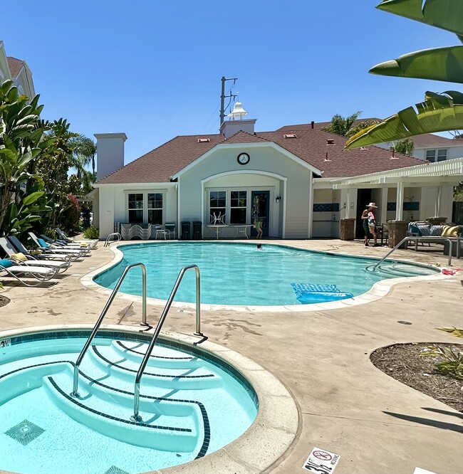 Updated Pool and Spa area with Clubhouse - 820 Harbor Cliff Way