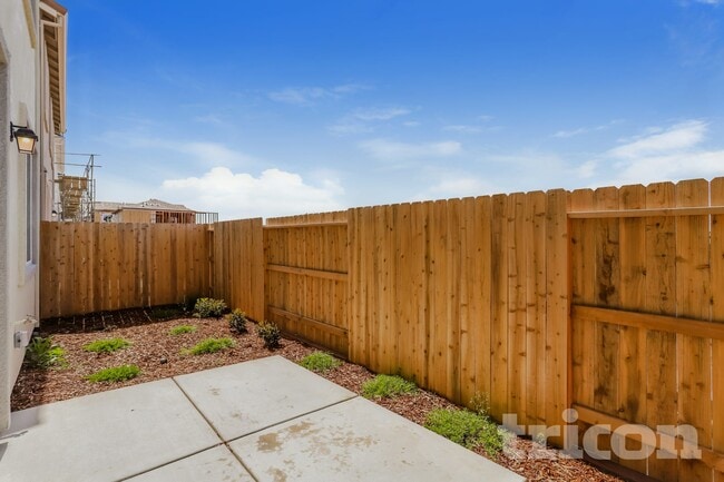 Interior Photo - Tricon Twelve Bridges