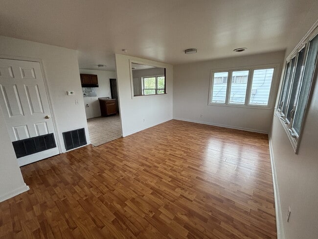 Building Photo - Spacious 3-bed home in Gary!