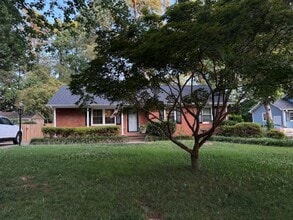 Building Photo - 401 Vinecrest Dr