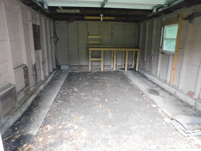 Building Photo - Very nice 3 bedroom/1 bath in El Dorado!