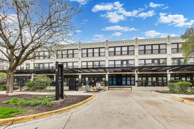 Building Photo - 1111 W 15th St
