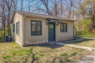 Building Photo - 619 Ratone Ln