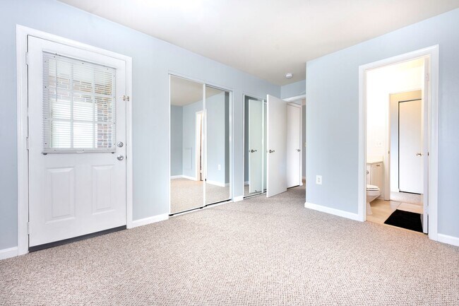 Foto del edificio - Beautiful 2BR/2FB Ground Corner Unit, Brig...