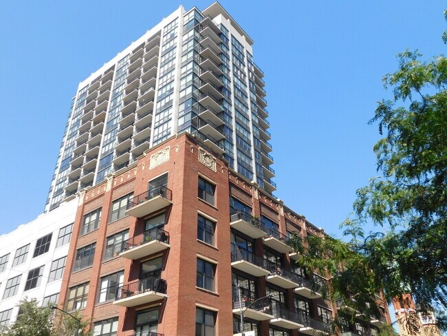 Building Photo - 210 S Desplaines St