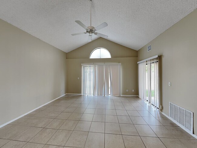 Building Photo - 13439 Beloit Woods Ln