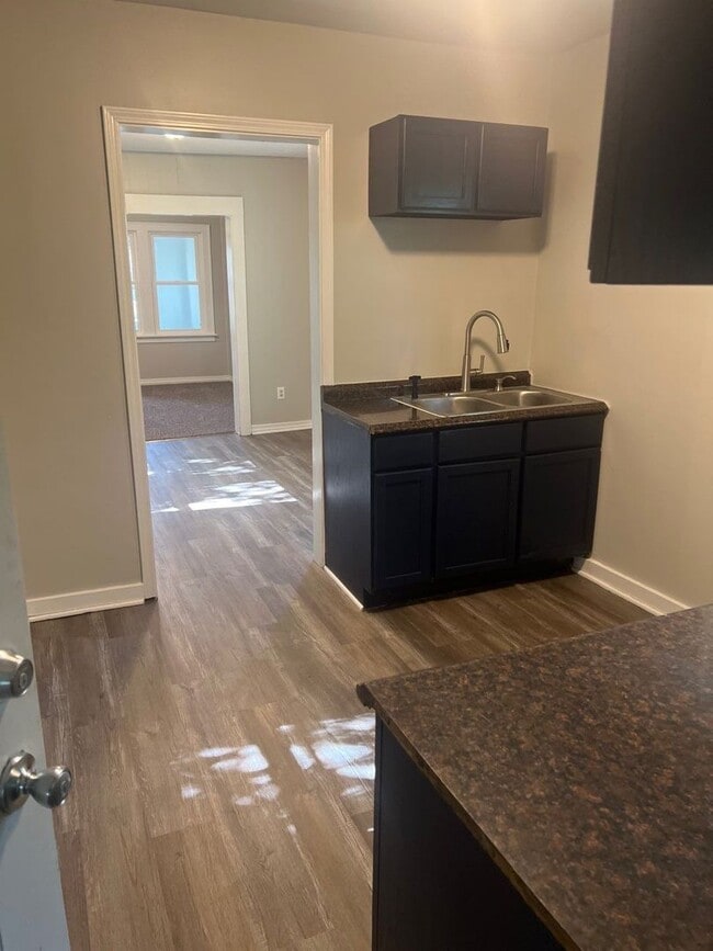 Building Photo - 1207 E Columbus Dr