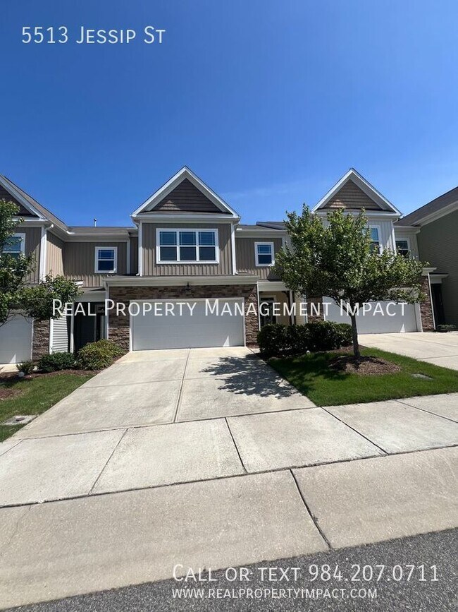 Building Photo - MOVE IN SPECIAL - 3 Bedroom 2.5 Bath Townh...