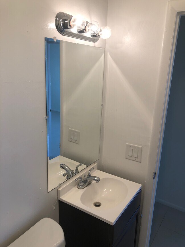 Building Photo - 939 Magnolia Dr