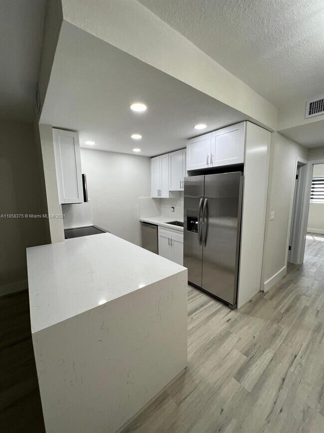 Foto del edificio - 2665 Middle River Dr