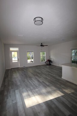 Building Photo - Luxury 4 Bed / 4 Bath Bungalow Cottage -- ...