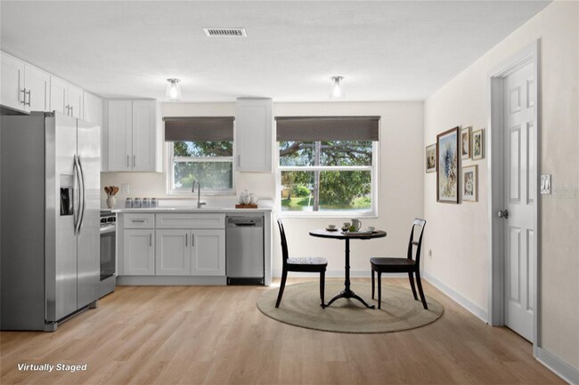 Foto del edificio - 9049 Orchid Dr