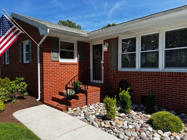 Foto del edificio - 101 Mary Ann Dr