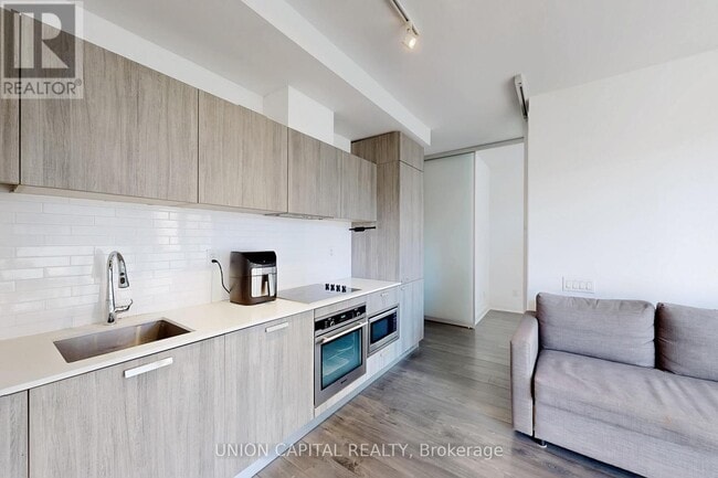 Photo du bâtiment - 50 Charles St E