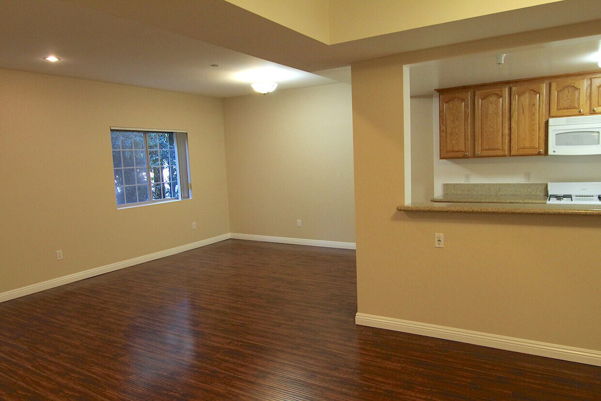 Primary Photo - 3401 Manning Ave