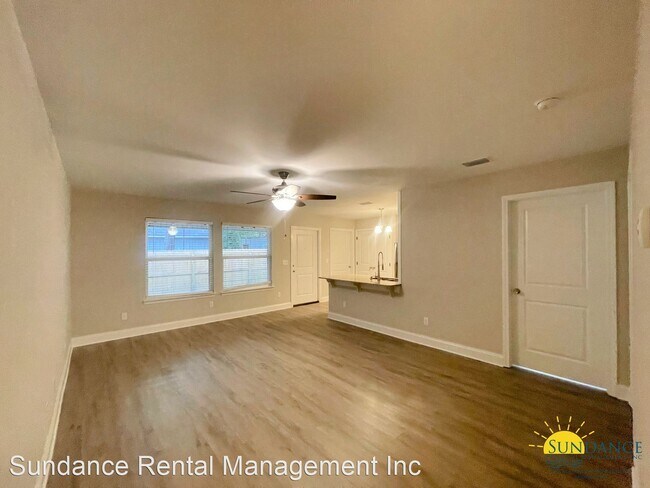 Building Photo - 2 br, 2 bath House - 690 Reeves Drive Unit B