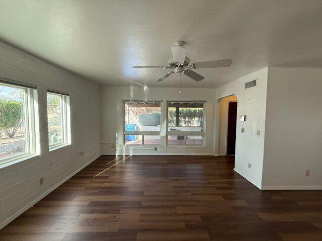 Building Photo - 348 W Via Del Heroe