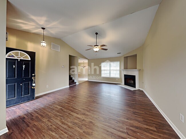 Building Photo - 710 Timberwood Ridge