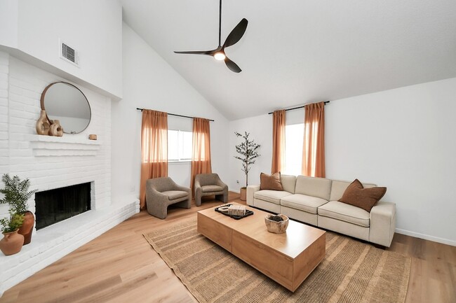 Foto del edificio - 8631 Valley Ledge Dr