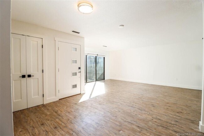 Building Photo - 13 Outpost Ln