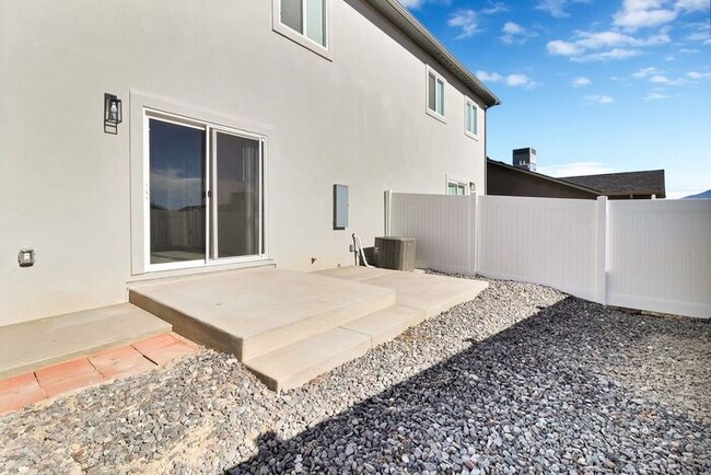 Building Photo - Stylish & Move-In Ready Homes in the Desir...