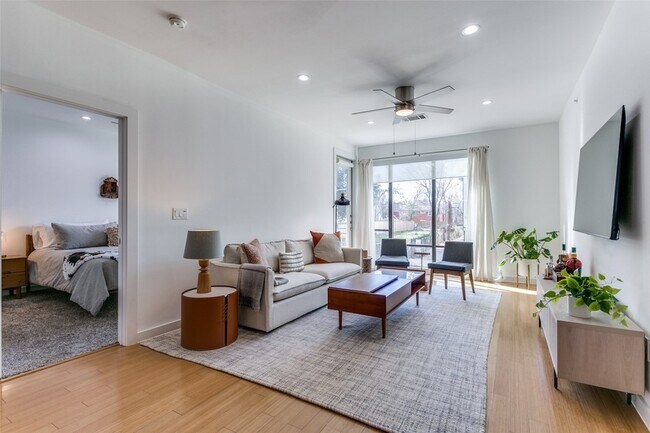 Foto del edificio - 4040 N Hall St