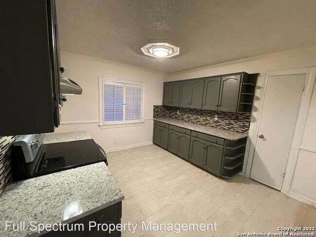 Foto del edificio - 3 br, 2 bath House - 7026 Spring Leaf St