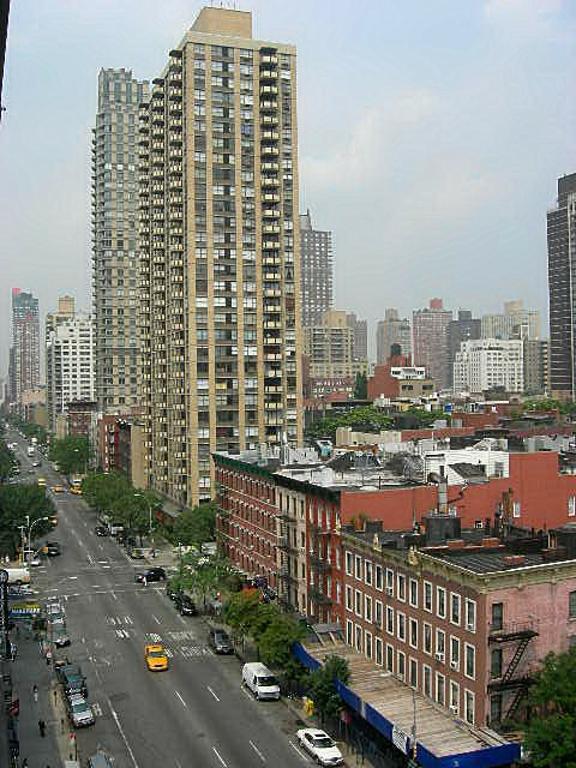 Building Photo - 240 E 82nd St