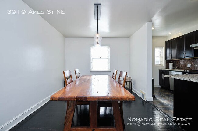 Foto del edificio - 3919 Ames St NE