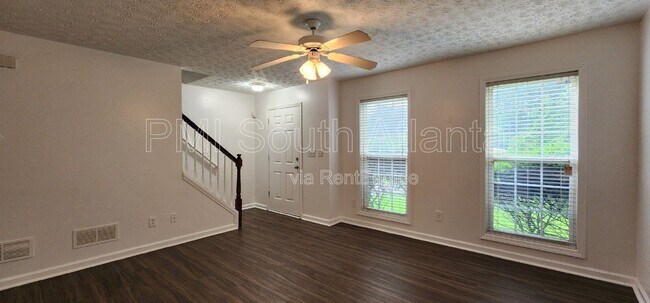 Building Photo - 588 Hunnicutt Rd SE