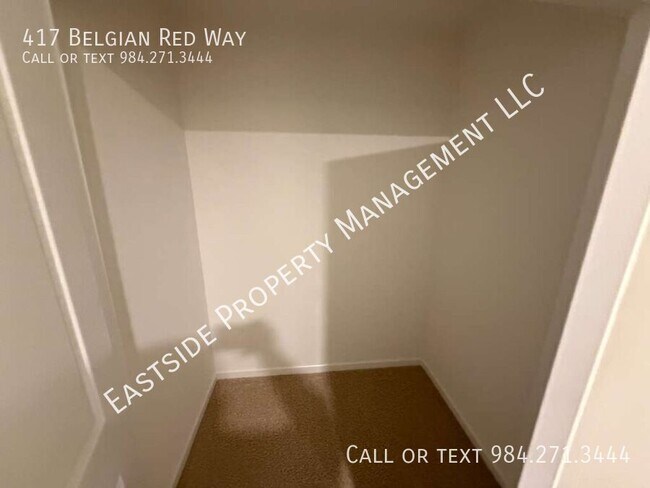 Building Photo - 417 Belgian Red Wy