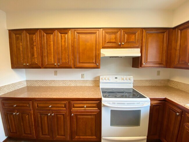 Foto del edificio - Price reduced! Nicely updated kitchen in t...