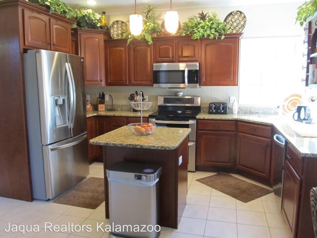 Foto del edificio - 5 br, 3.5 bath House - 6204 Deer Run