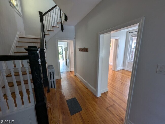 Building Photo - 124 2nd Ave