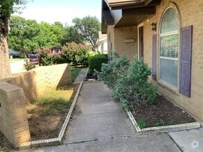 Building Photo - 811 Quail Terrace